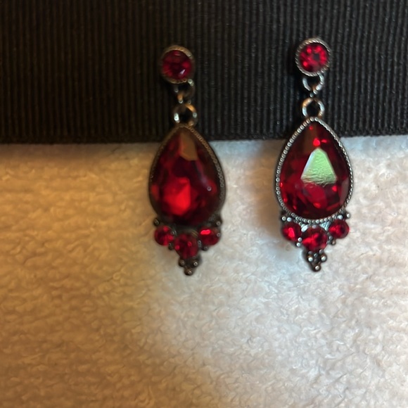 Vintage Red Stone Earrings - Picture 5 of 7